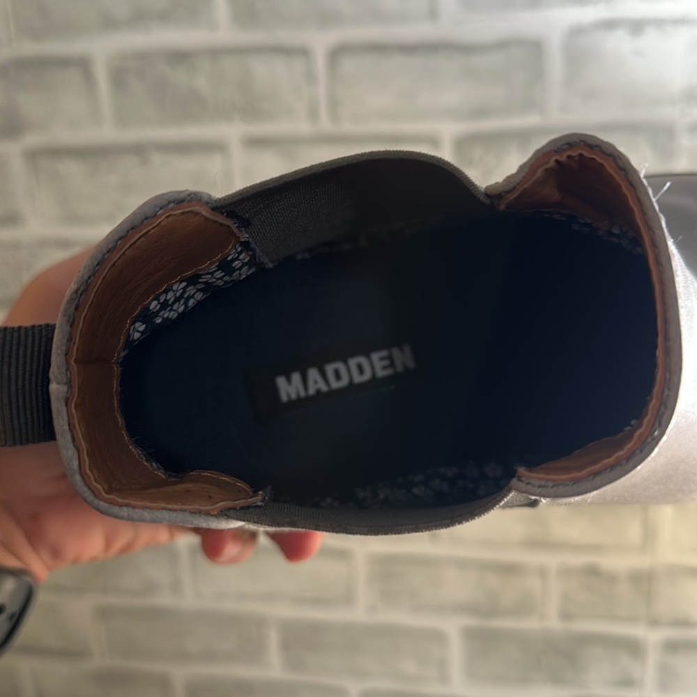 Men Grey Chelsea Boot - Picture 4 of 5